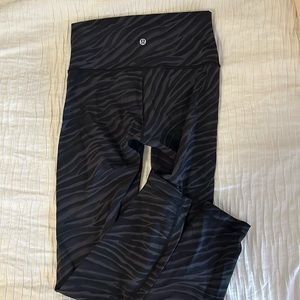 25” patterned lululemon leggings